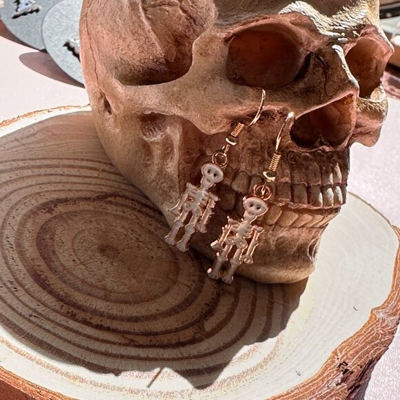 💀NEW Hanging Skelly Earrings - Picture 3 of 6